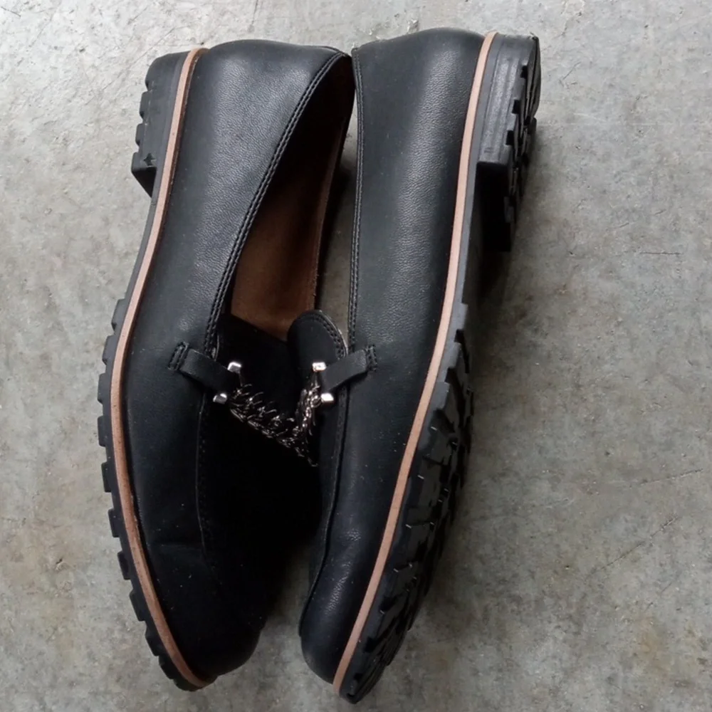 GUC Black Flat Slip On Women's Loafers 9M